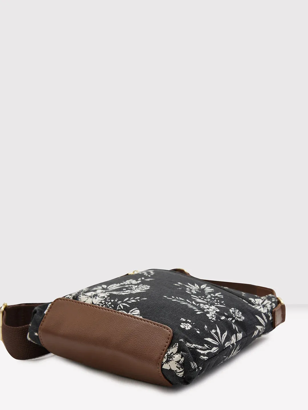 Caprese Kendall Sling Medium Black