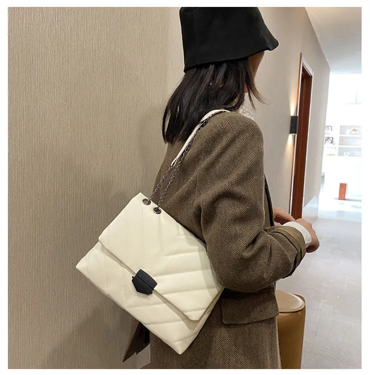 CL962 - Trendy Chain Messenger Bag