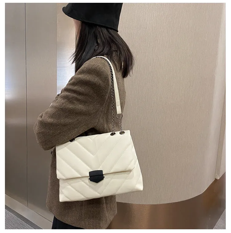 CL962 - Trendy Chain Messenger Bag